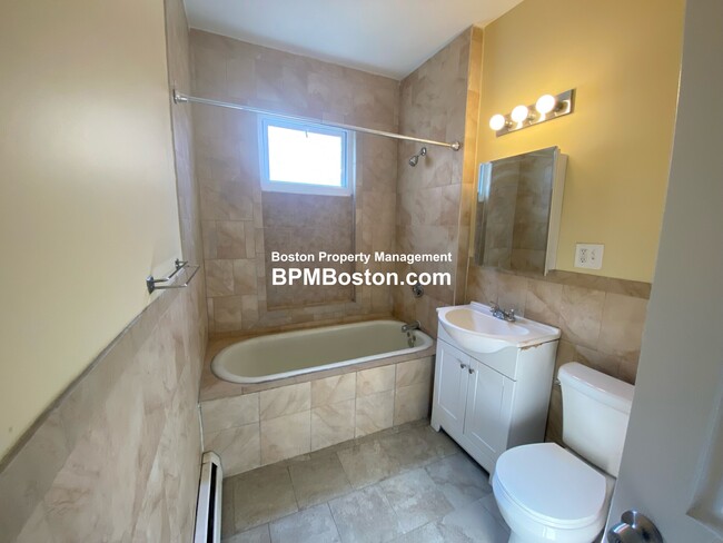 89 Ruthven St, Unit 2 in Boston, MA - Foto de edificio - Building Photo