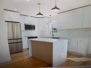 37 Oakland Ave in Attleboro, MA - Building Photo - Building Photo