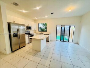 11845 SW 247th Ter in Princeton, FL - Foto de edificio - Building Photo