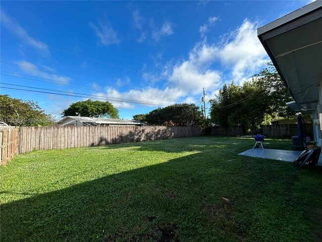 6829 NW 12th St in Plantation, FL - Building Photo - Building Photo