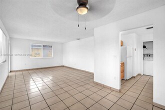 535 NW 44th Ave in Miami, FL - Building Photo - Building Photo