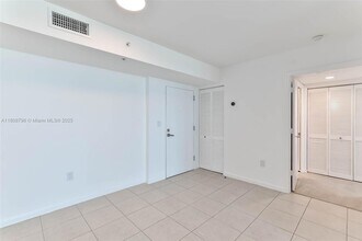 90 Alton Rd, Unit 1209 in Miami Beach, FL - Building Photo - Building Photo