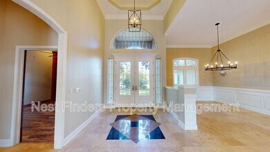 1334 Charter Ct in Jacksonville, FL - Foto de edificio - Building Photo