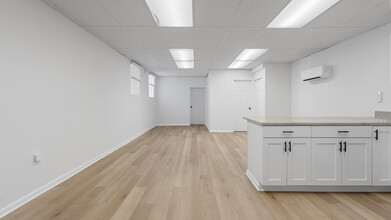 2827 Brownsville Rd, Unit Apt 1 in Pittsburgh, PA - Foto de edificio - Building Photo