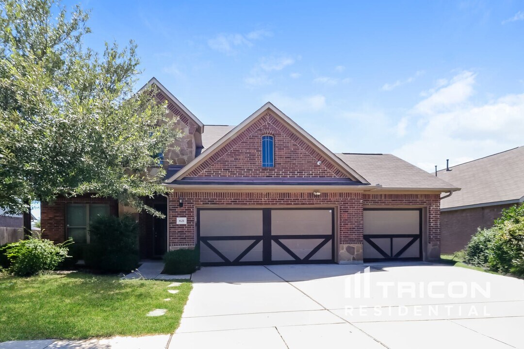 621 Hot Spring Valley in Buda, TX - Building Photo