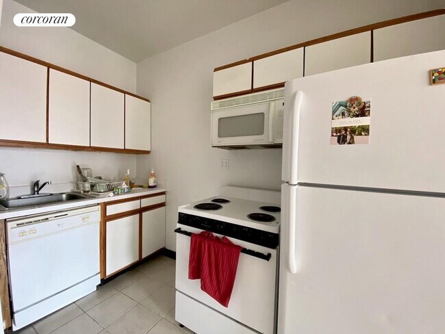 1966 7th Ave in New York, NY - Building Photo - Building Photo