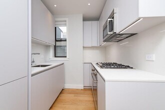 12 Elko St, Unit 11 in Boston, MA - Foto de edificio - Building Photo