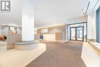 395 Square One Dr in Mississauga, ON - Building Photo - Building Photo