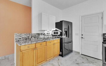 528 Wideview Ave in Tarpon Springs, FL - Foto de edificio - Building Photo