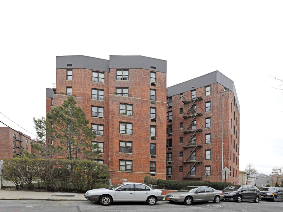 530 Briar Pl in Far Rockaway, NY - Foto de edificio