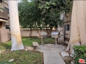 17900 Sherman Way in Los Angeles, CA - Building Photo - Building Photo