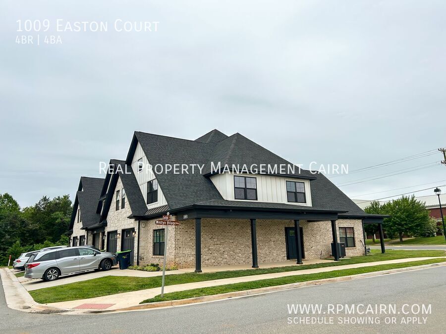 1009 Easton Ct in Forest, VA - Building Photo