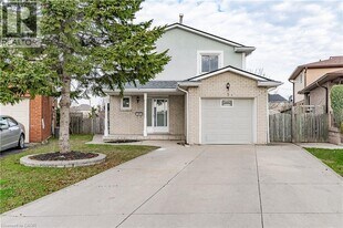 3 Benemar Ct in Hamilton, ON - Building Photo