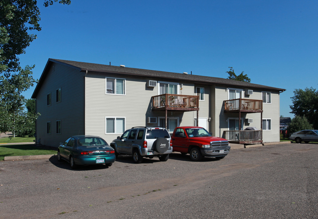 408 Cedar St in Somerset, WI - Foto de edificio