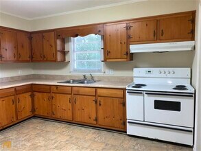 6 Ozmore St in Newnan, GA - Building Photo - Building Photo