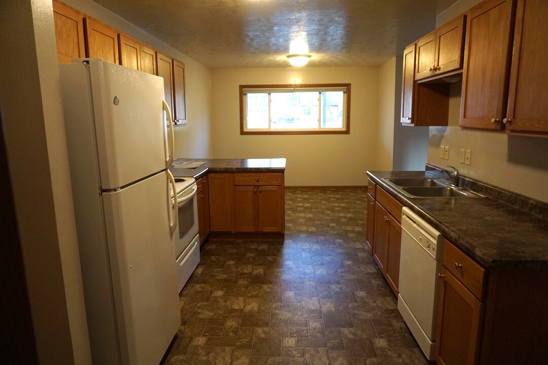 1400 E Rushmore Dr, Unit 3 in Brandon, SD - Building Photo