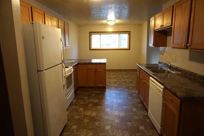 1400 E Rushmore Dr, Unit 3