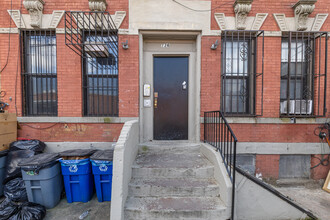 136 Grattan St in Brooklyn, NY - Building Photo - Building Photo