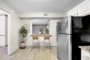 Elliot Apartments on Abernathy in Atlanta, GA - Building Photo