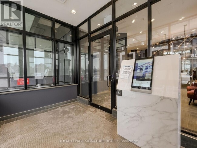 395 Dundas St W in Oakville, ON - Building Photo - Building Photo