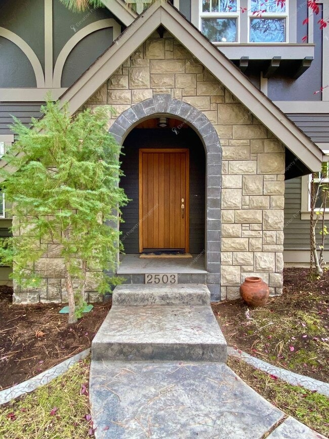 2503 NW Shields Dr in Bend, OR - Building Photo - Building Photo