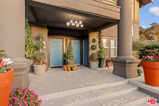 2928 Walton Ave in Los Angeles, CA - Building Photo