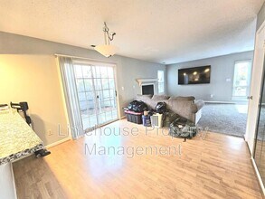 435 Chatterton Dr in Virginia Beach, VA - Foto de edificio - Building Photo