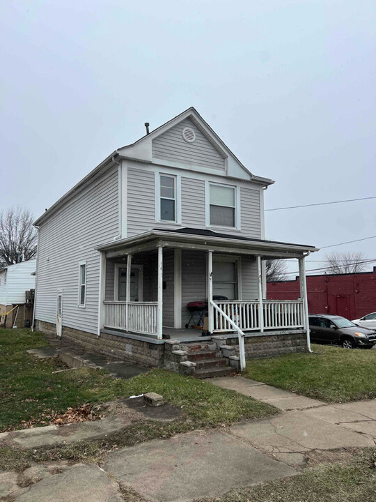 2301 1st St in Moundsville, WV - Building Photo