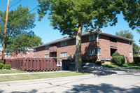 8303 W North Ave in Wauwatosa, WI - Foto de edificio - Building Photo