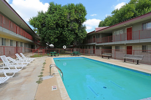 Oakbrook Crossing Apartments