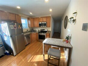 6 Nashua St, Unit #2 in Somerville, MA - Building Photo - Building Photo