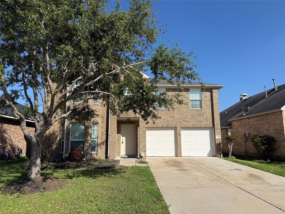 246 Golden Grain Dr in Rosenberg, TX - Building Photo