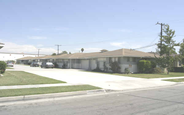 17920-17940 Alburtis Ave in Artesia, CA - Building Photo - Building Photo