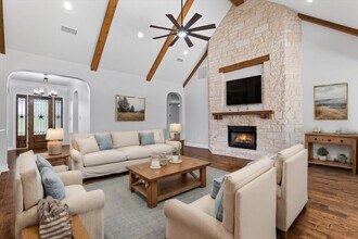 402 N Pkwy Dr in Alvarado, TX - Building Photo - Building Photo