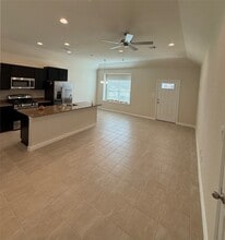 11840 E Gate Dr in Willis, TX - Building Photo - Building Photo