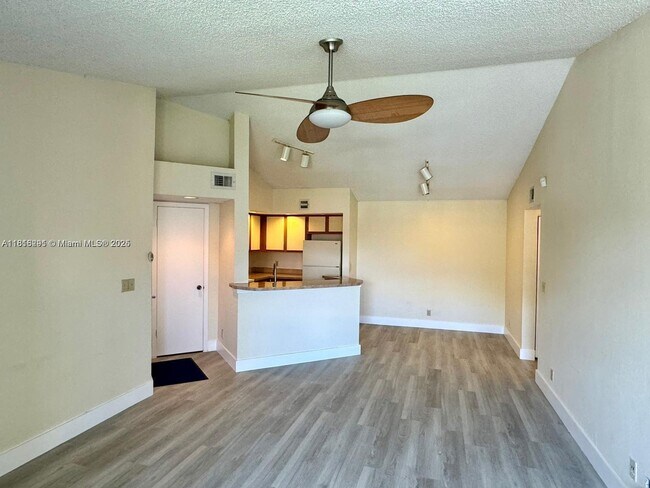 3390 Pinewalk Dr N in Margate, FL - Building Photo - Building Photo