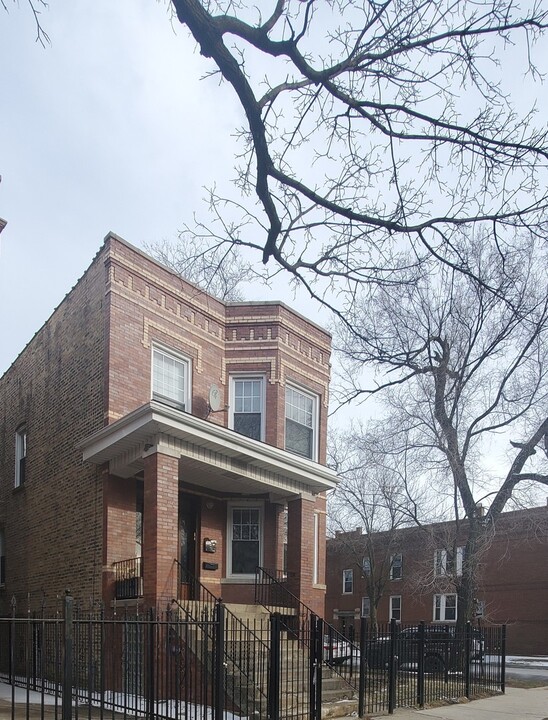 2301 N Springfield Ave in Chicago, IL - Building Photo