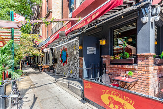 202 Thompson St in New York, NY - Foto de edificio - Building Photo