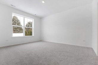 12245 Barcroft Cir in Huntley, IL - Building Photo - Building Photo