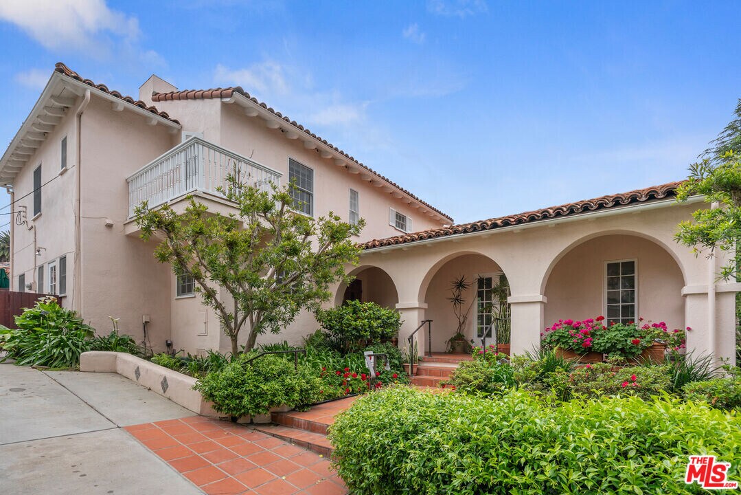 1434 Warner Ave in Los Angeles, CA - Building Photo