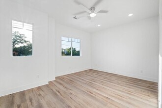 223 S Broadway St in La Porte, TX - Building Photo - Building Photo