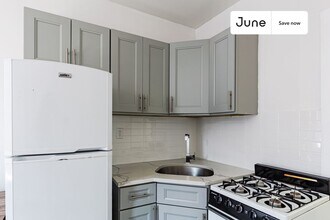 324 1/2 East 8 Street in New York, NY - Foto de edificio - Building Photo