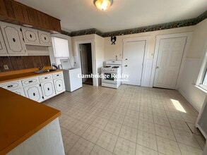 547 Broadway, Unit 2T in Somerville, MA - Building Photo - Building Photo