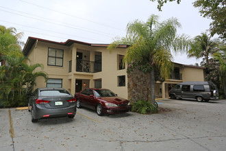 4302-4310 Santa Barbara Blvd in Cape Coral, FL - Building Photo - Building Photo