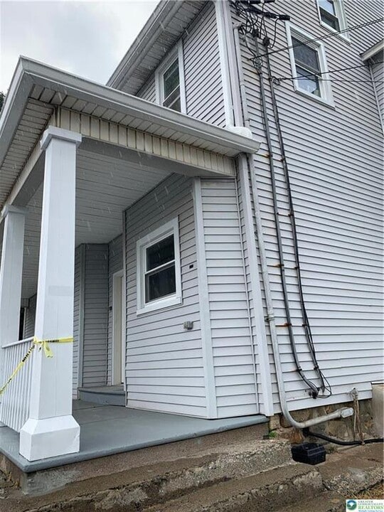 5878 Sullivan Trail in Nazareth, PA - Building Photo