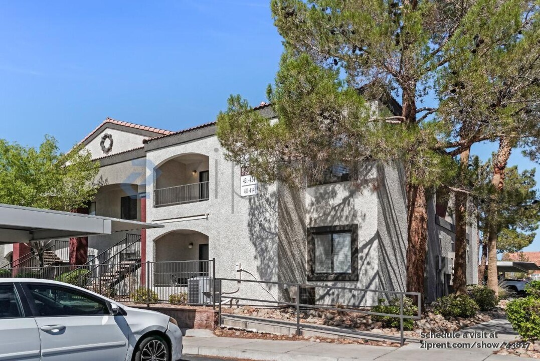 950 Seven Hills Dr in Henderson, NV - Building Photo