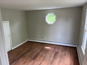 24 Steinhardt Ave in Old Bridge, NJ - Building Photo - Building Photo