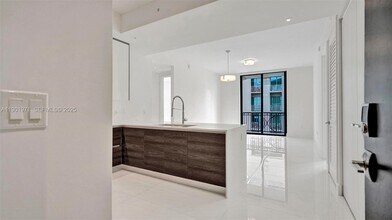 301 Altara Ave in Coral Gables, FL - Building Photo - Building Photo