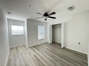 9093 Gervais Cir, Unit 1905 in Naples, FL - Foto de edificio - Building Photo