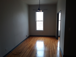 2215 N Campbell Ave in Chicago, IL - Building Photo - Building Photo